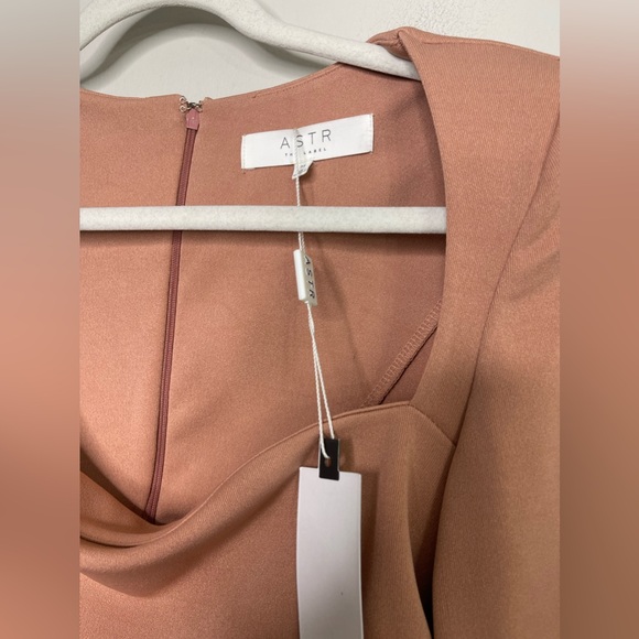 Astr The Label NWT Peach Square neck Bodycon Midi Long Sleeve Dress Sz M - Picture 5 of 11
